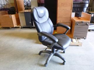 (1) Adjustable Office Task Chair * Right Arm Loose*