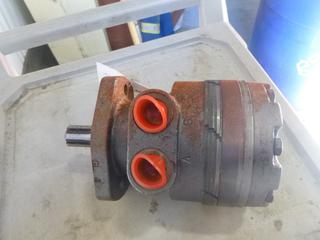 (1) Hydraulic Motor, Manipulator Tire, Part 1000241397 (E3-4-2)