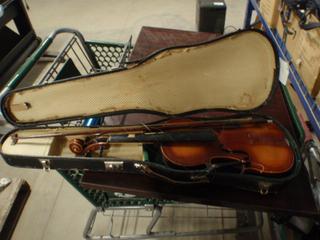 Violin/Banjo Case.