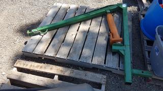 Manual Hydraulic Lift.