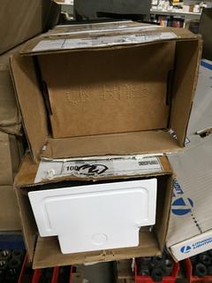 (2) 4'  120 Volt Fluorescent Light.