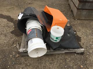 5 Gallon Buckets, Garbage Buckets w/ Rubber Floor Mat.