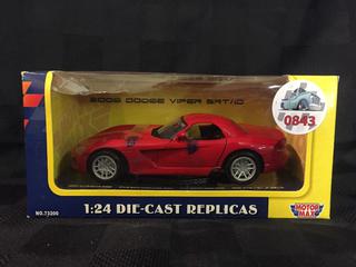 Motor Max 2003 Dodge Viper SRT/10 Die Cast Model, 1:24 Scale.