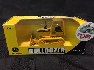 Ertl John Deere Bulldozer Die Cast Model,1:64 Scale.