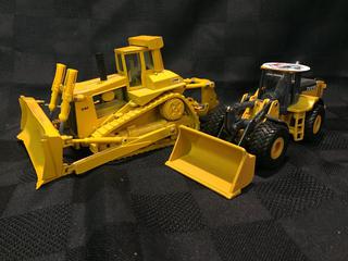 Ertl John Deere Loader & CAT Bulldozer Die Cast Model.
