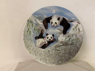 A Frolic In The Snow Collector's Plate #1559B.