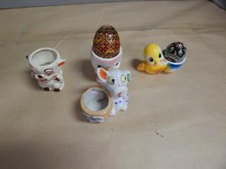 4 Cute Vintage Egg Cups