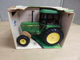 ERTL John Deere Tractor 1/16 - New in Box