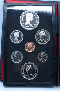 1975 Canada Double Dollar Set w/Silver Dollar.