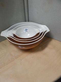 Set of 4 Pyrex Bowls