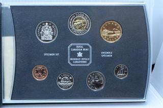 2000 Canada Specimen Set Featuring 3 Bears on Two Dollar Coin.