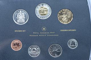 2006 Canada Speciment Set w/Special Snow Owl Loonie (One dollar coin available only in specimen sets).