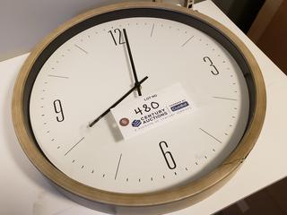 Analog Battery Powered Clock
