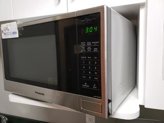 Panasonic NN-SG636S Microwave
