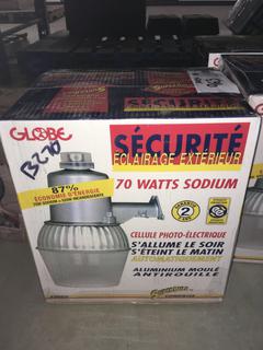 Globe Security Outdoor Light, 70 Watt Sodium.