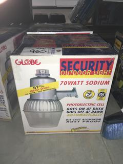 Globe Security Outdoor Light, 70 Watt Sodium.