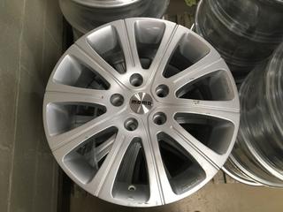 Set of (4) Momo Italy Alloy Wheels, 16x6.5, 5 Bolt.