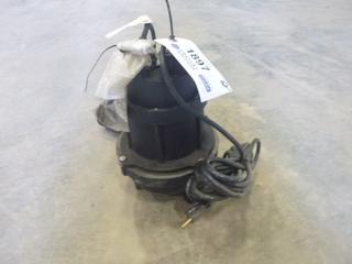 Mastercraft Submersible Sewage Pump, P/N 560799, 1/2 HP, (W2-2-3)