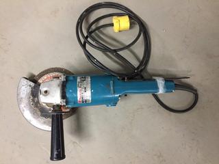 Makita 9005B 125mm Disc Grinder With Accessories.