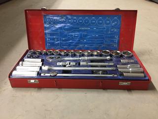 Quick Release Ratchet & Socket Set in Case.