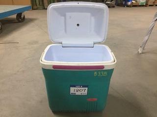 Rubbermaid Cooler.