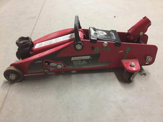 Motomaster 2-1/2 Ton Hydraulic Jack.