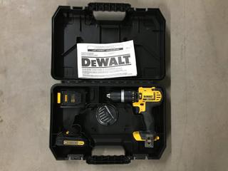 DeWalt DCD780 20V 1/2" Drill/Driver/Hammerdrill, Bits & (2) Batteries.