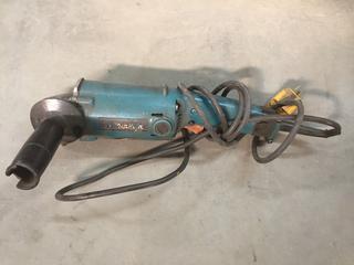 Makita 9005B Angle Grinder.