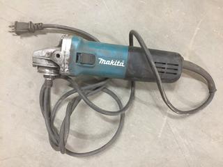 Makita 9557NB 4-1/2" Grinder.