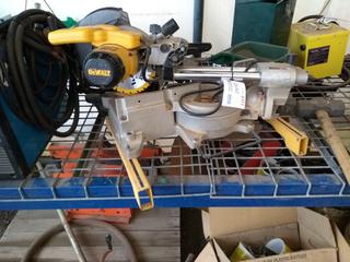 DeWalt DW712 Sliding Miter Saw 8 1/4" S/N 011608.