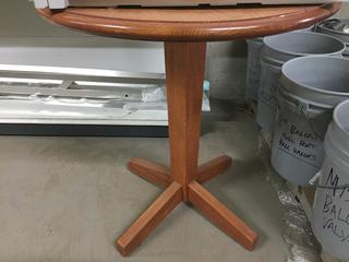 Round Pedestal Table, 27" Diameter.