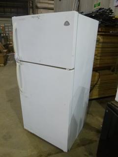 White Westinghouse Refrigerator, Model WWTR180ZKWA, 30" x 31 1/2" x 65 1/4"