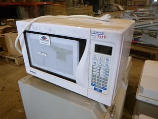 Danby Microwave, Model DMW606W