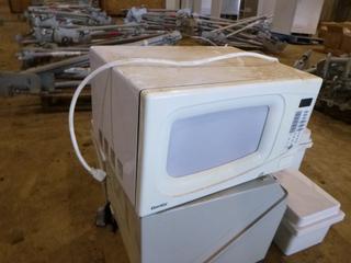 Danby Microwave, Model DMW104W