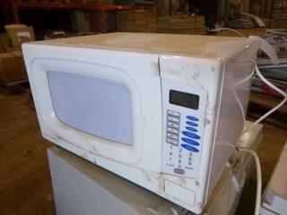 Danby Microwave, Model DMW104W