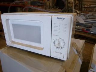 Danby Microwave, Model D415W