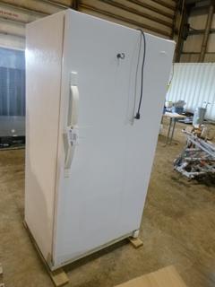 Frigidaire Refrigerator, Model FRU17B2JW9