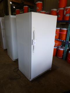 Frigidaire Refrigerator, Model FRU17B2JW9