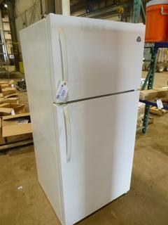 White Westinghouse Refrigerator, Model WWTR1802KW7