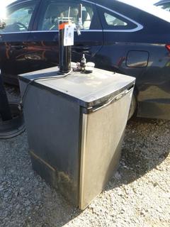 Danby Single Tap Keg Cooler, 24 3/4" x 20" x 32 3/4" *Running Condition Unknown*