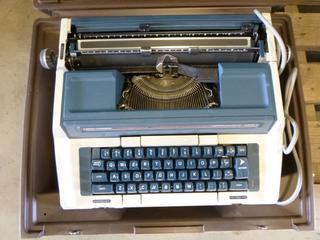 Smith-Corona Electric Typewriter w/ Case (D1)