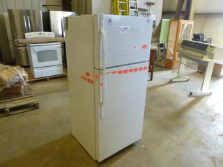 GE Refrigerator, Model GTS17GBSARWW