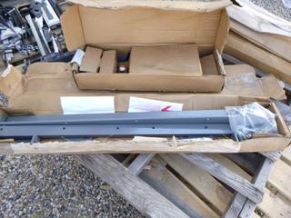 Turn Over Ball Goose Neck Hitch To Fit 2011 Chev And GMC 3/4 And 1-Ton Heavy Duty Bed Trucks *Unused*