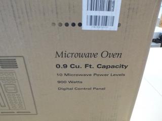 900W Microwave Oven *Unused*