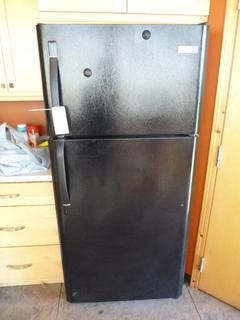 Fridgidaire FRT18G6JB0 115V Fridge/Freezer