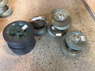 (4) Plastic Wheels & (8) Rubber Wheels.