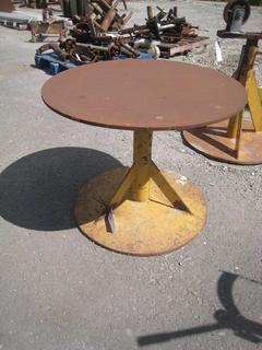 Pedistal Shop Table. (Approx.) 27"x33" Round.