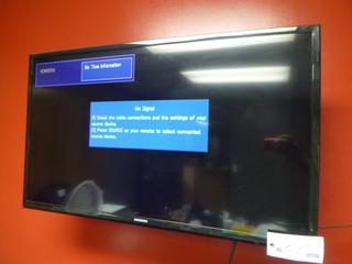 Samsung 39" television. Model: UN39EH5003F. Comes w/ wall mount & remote. Tested, working