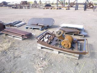 (4) Pallets mosc steel. Plates, I-beams, bars, grates