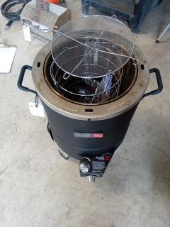 Charbroil Propane Oilless Turkey Frier. The Big Easy Tru-Infrared. S/N 1306008415, 16,000 BTU. Note:  No Forklift On Site, Buyer Responsible For Loadout.